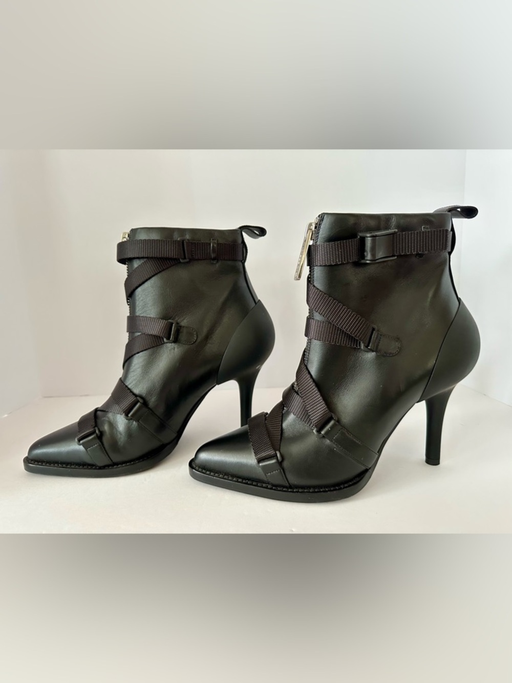 Authentic Chloe Tracy buckle leather boot size 37.5